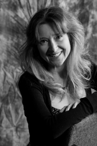 Rhonda Perry&squot;s Headshot
