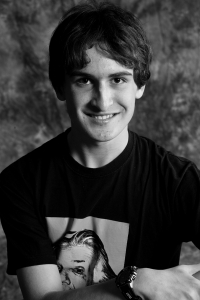 Headshot for Robin Robertson