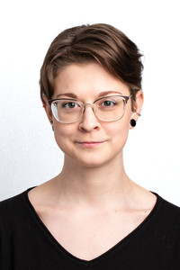 Elena Hark&squot;s Headshot